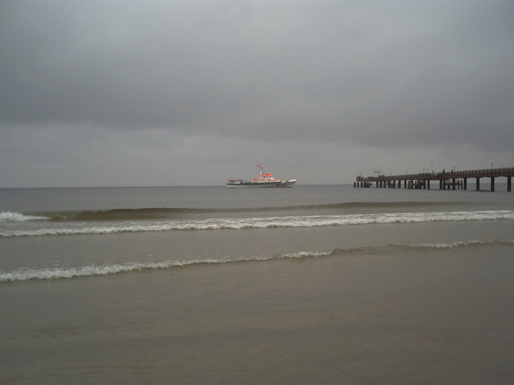 Seebrücke Binz, April 2007 by Falk Dietz