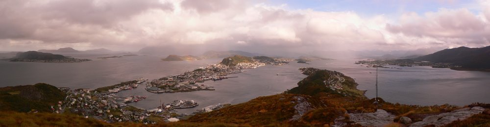 Ålesund from Sukkertoppen by bReo