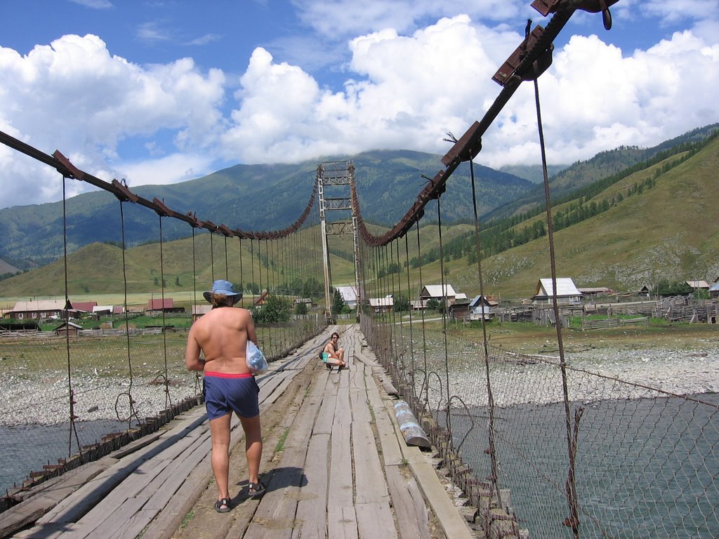 Bridge over Katun in village Tyungur by Zajec