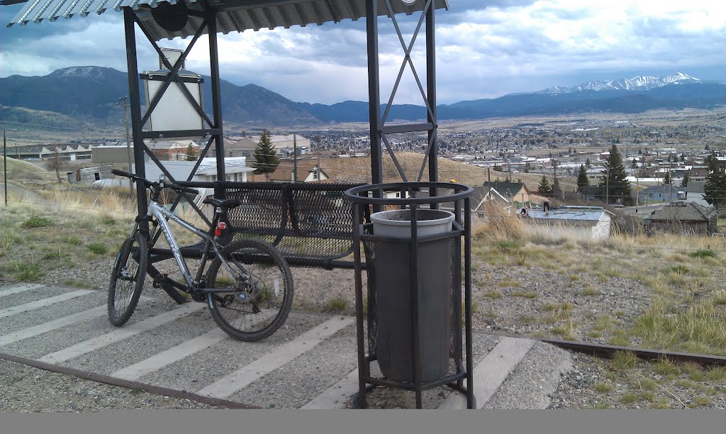 Bench and trash can by larxxxene