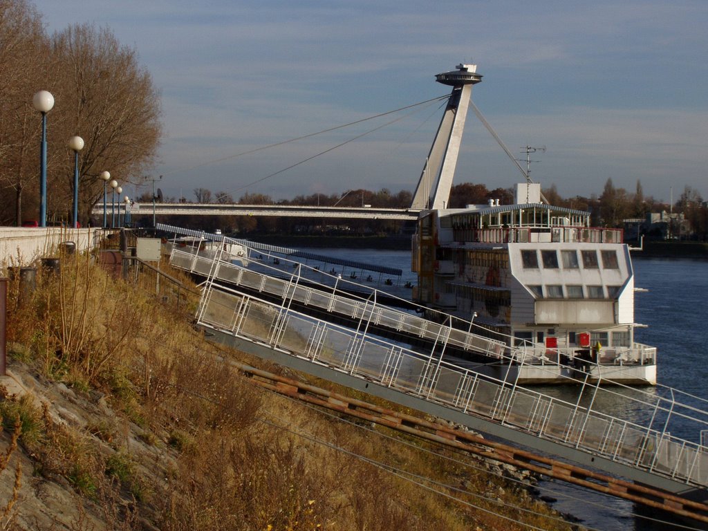 Botel a most SNP (ufo) by Matscho