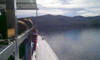 Oyendo el ruido del agua y del entorno. En el Embalse de Benagéber desde el Barco Solar by Juan Carlos Benagébe…