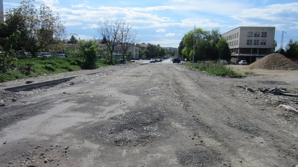 23.04.2012 г., гр. Плевен, отсечка от булевард "Иван Миндиликов" в строеж by gwlahliev