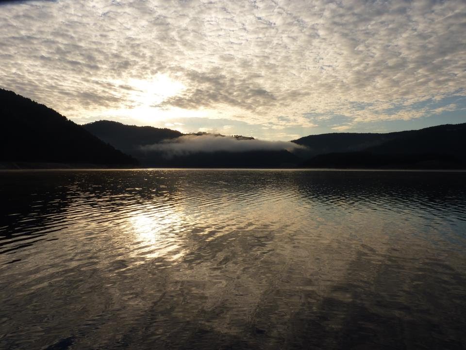 Ocaso en el Embalse de Benagéber, Valencia (Carlos Alamo) by Juan Carlos Benagébe…