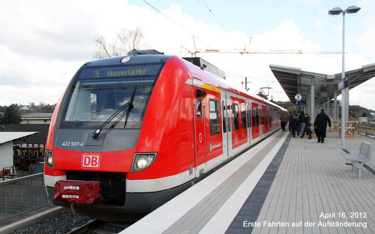 Erste Fahrten der S9 auf der Aufständerung in Kupferdreh by Natur- und Umweltfot…