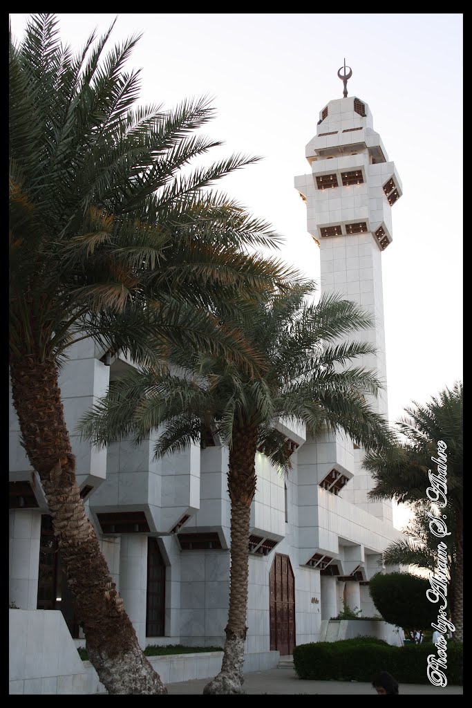 Tane`m Masjed- مسجد التنعيم by Akram Abahre