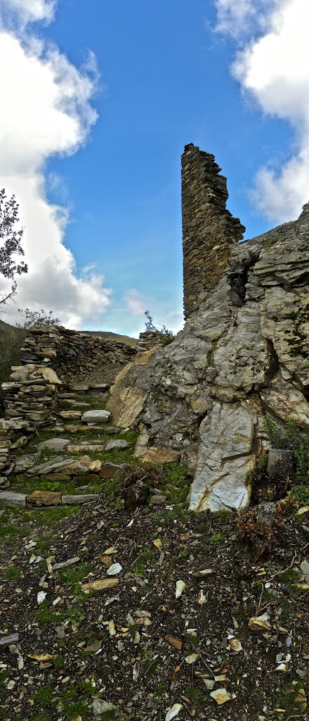 Accès medieval al castèl de Cap d'Espina, dit "Cabrespina" - Cabardés Aut by Franc Bardou