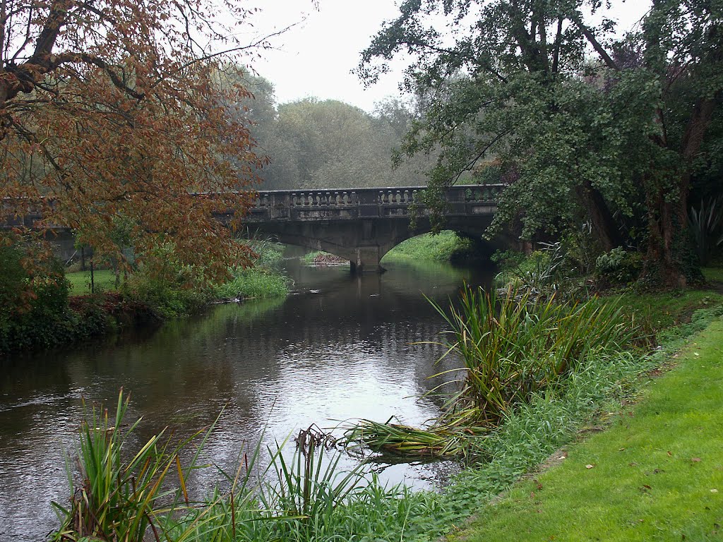 Bridge at wraysbury by davewhitelock