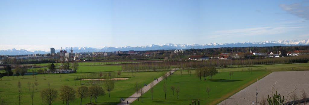 Alpenblick links Wendelstein - rechts vom Hochhaus die Schlierseer Berge - Tegernseer Berge - rechts außen Karwendelgebirge mit Gamsjoch (Blick von München, Riemer Park) 21.04.2012 by Andreas Nimz