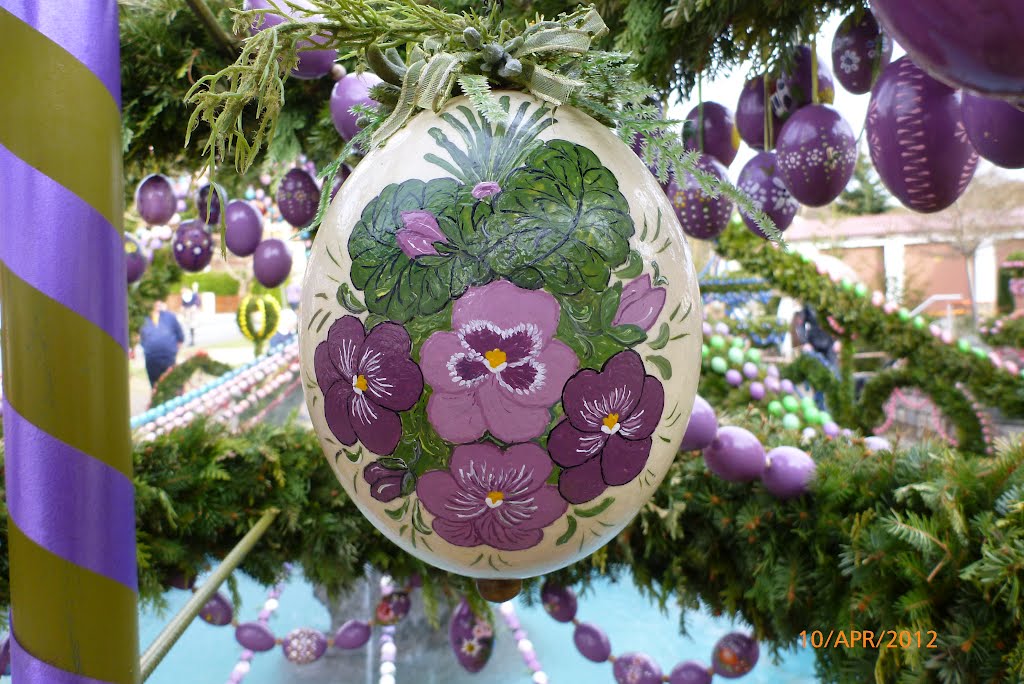 Osterbrunnen in Bieberbach 2012 - Detail by Almut Martens