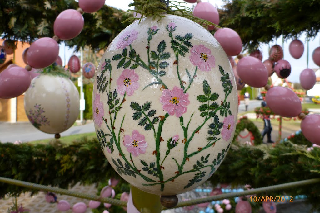 Osterbrunnen in Bieberbach 2012 - Detail by Almut Martens