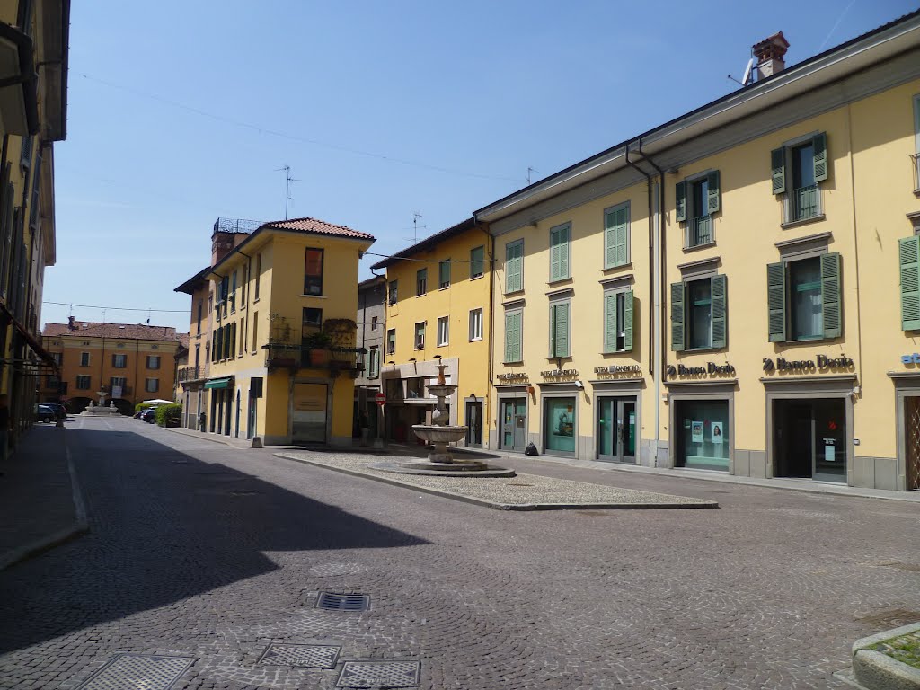 Palazzolo sull'Oglio (Brescia) - Piazza Zamara by leochiodojeans