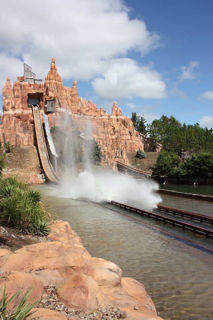 Wild West Falls Adventure Ride by Steve Busson