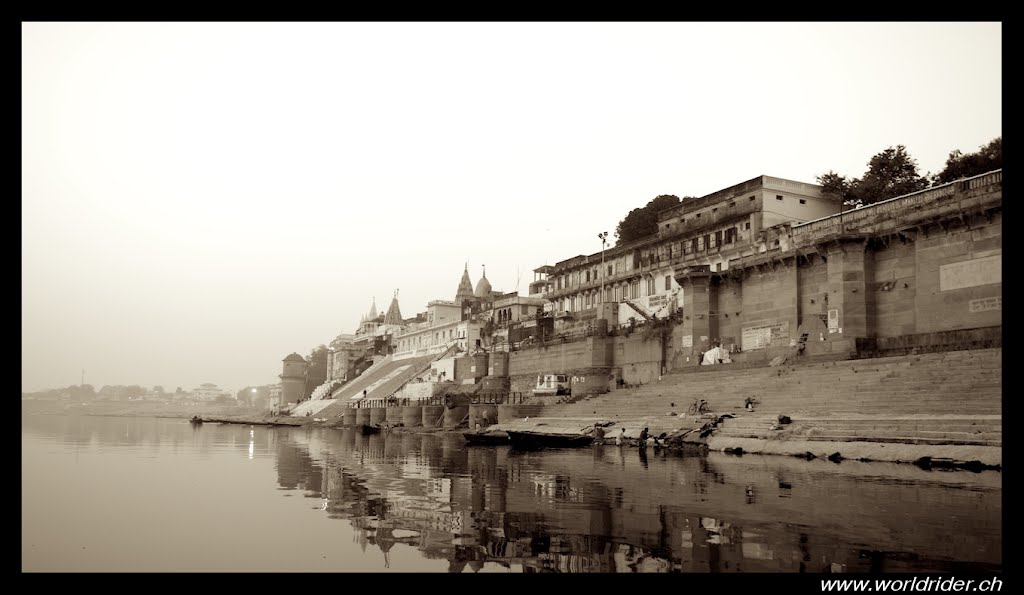 Jain ghat, Varanasi, Inde. 2007 by Pedro Santos