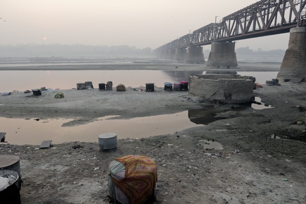 Agra railway bridge, India by Peter Verkruissen