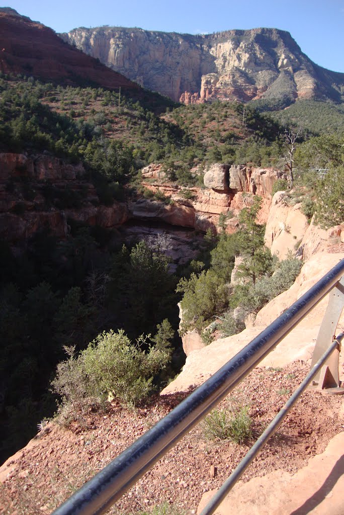 Oak Creek Overlook Sedona AZ March 2012 by bobby hissam