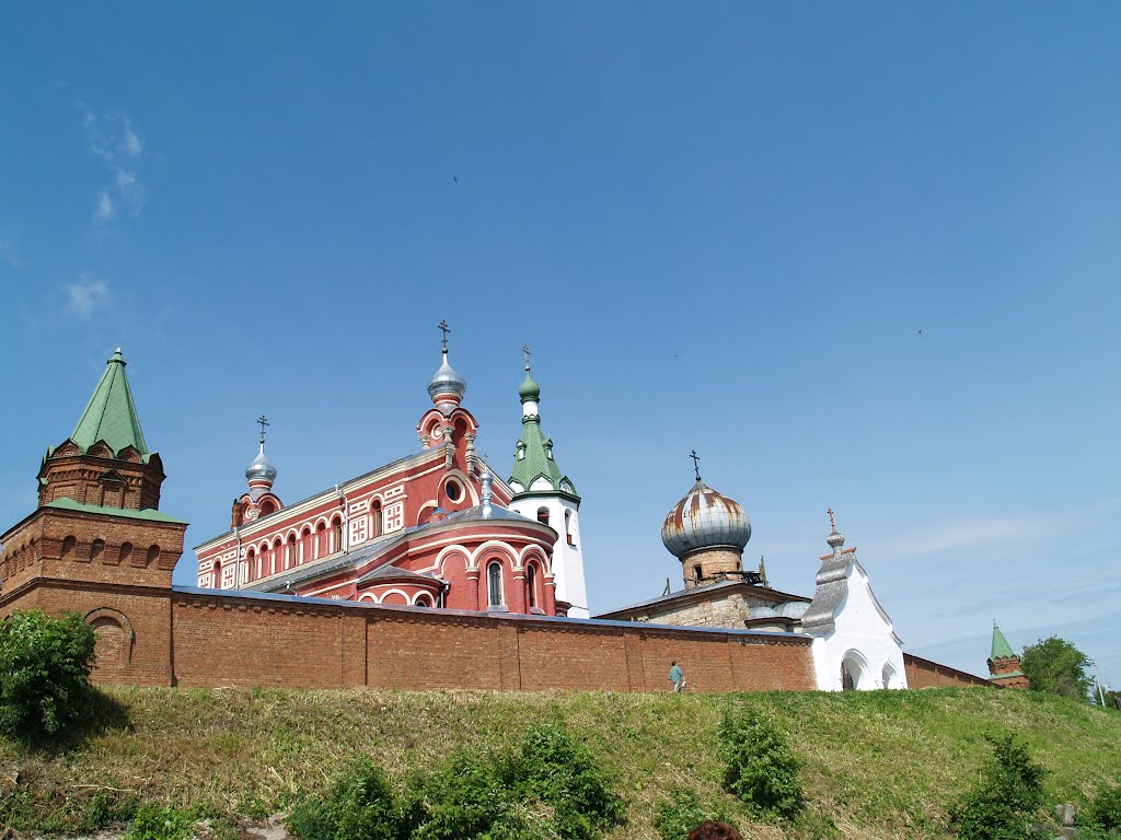 ЛО, Волховский р-н, Старая Ладога, Никольский монастырь, Святые ворота, 06.2007 by Сергей Лутов