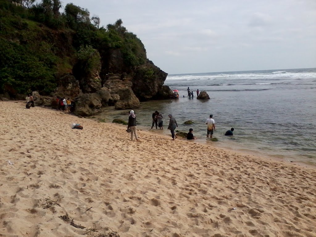 Indahnya pantai Sundak[2] by Mochamad Rifai