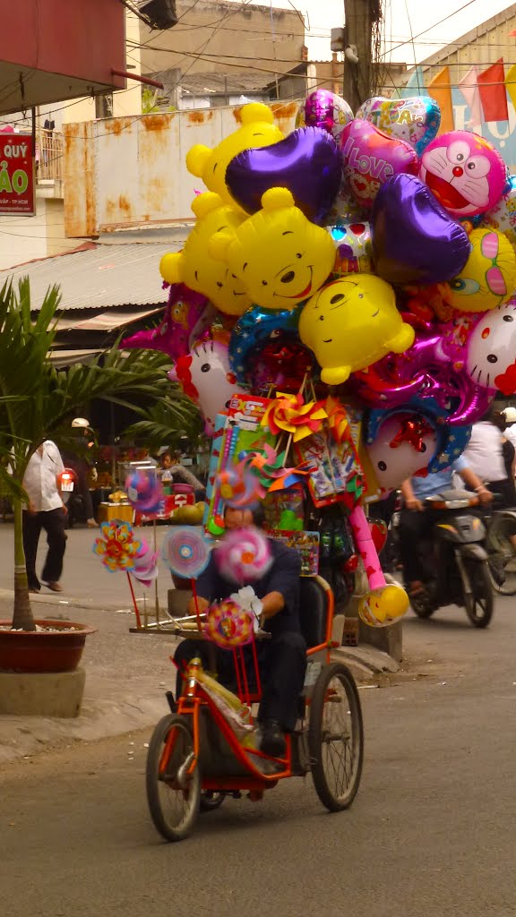 Vendeurs de ballons by fnguyen16