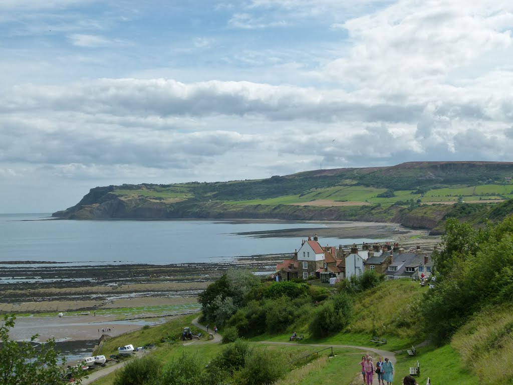 Path down to Robinhoods bay by Gareth Bowen