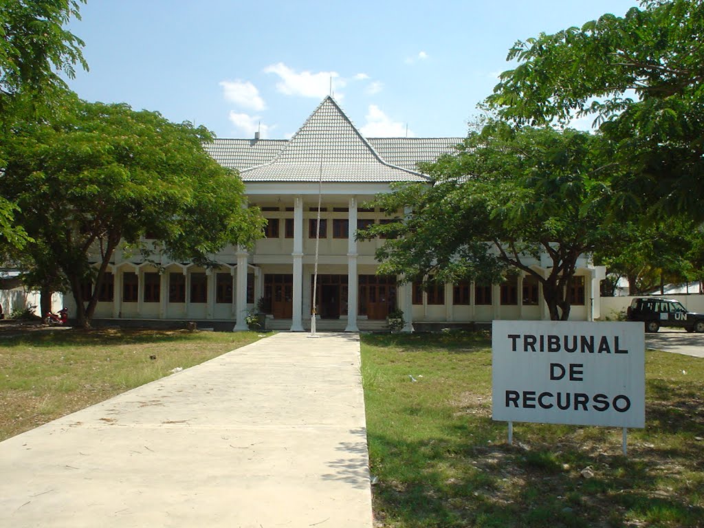 Dili, Timor Leste, Nov/2004 by Hermann Wecke