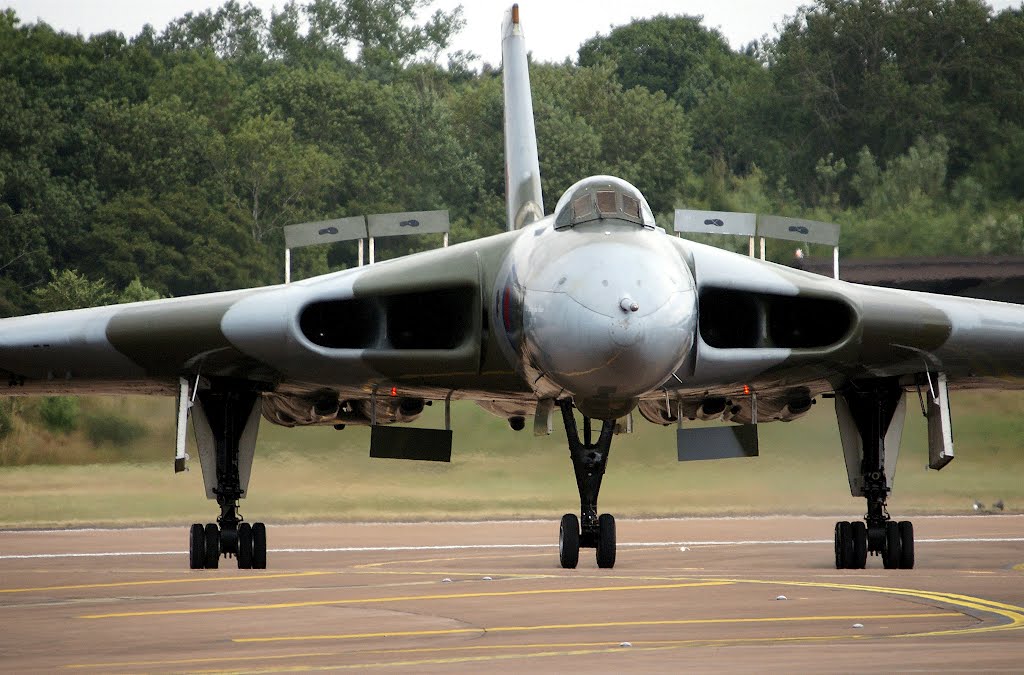 XH558 by Michael Dearie