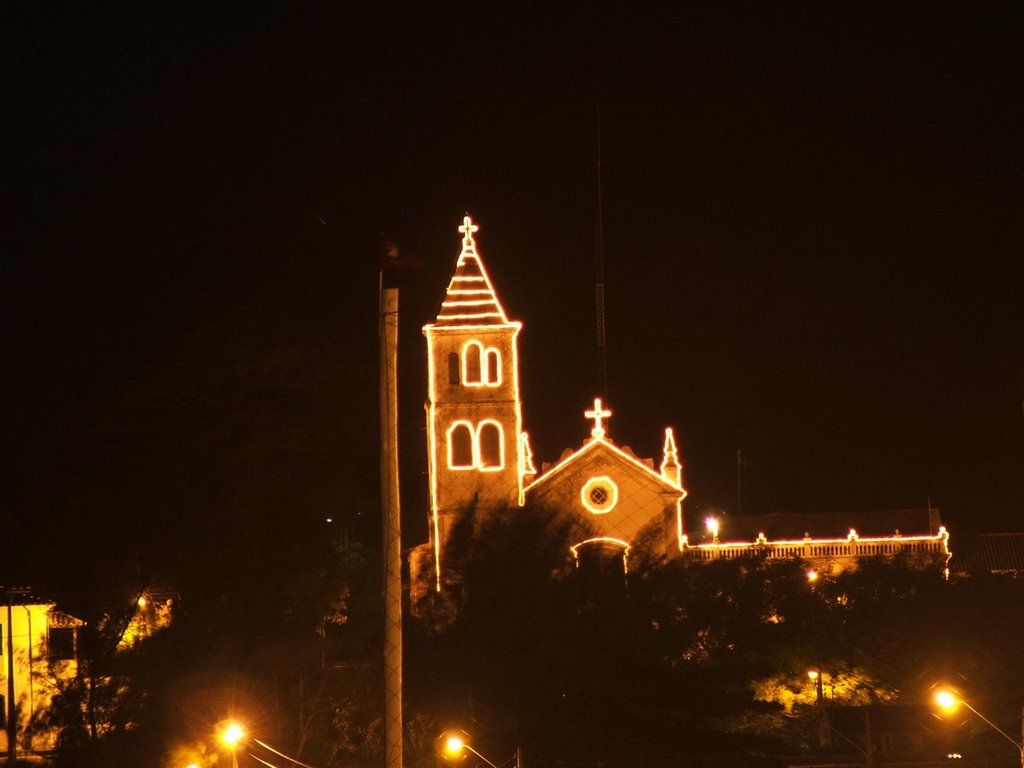 Igreja Antiga de Garapoba à noite by euclesio spader