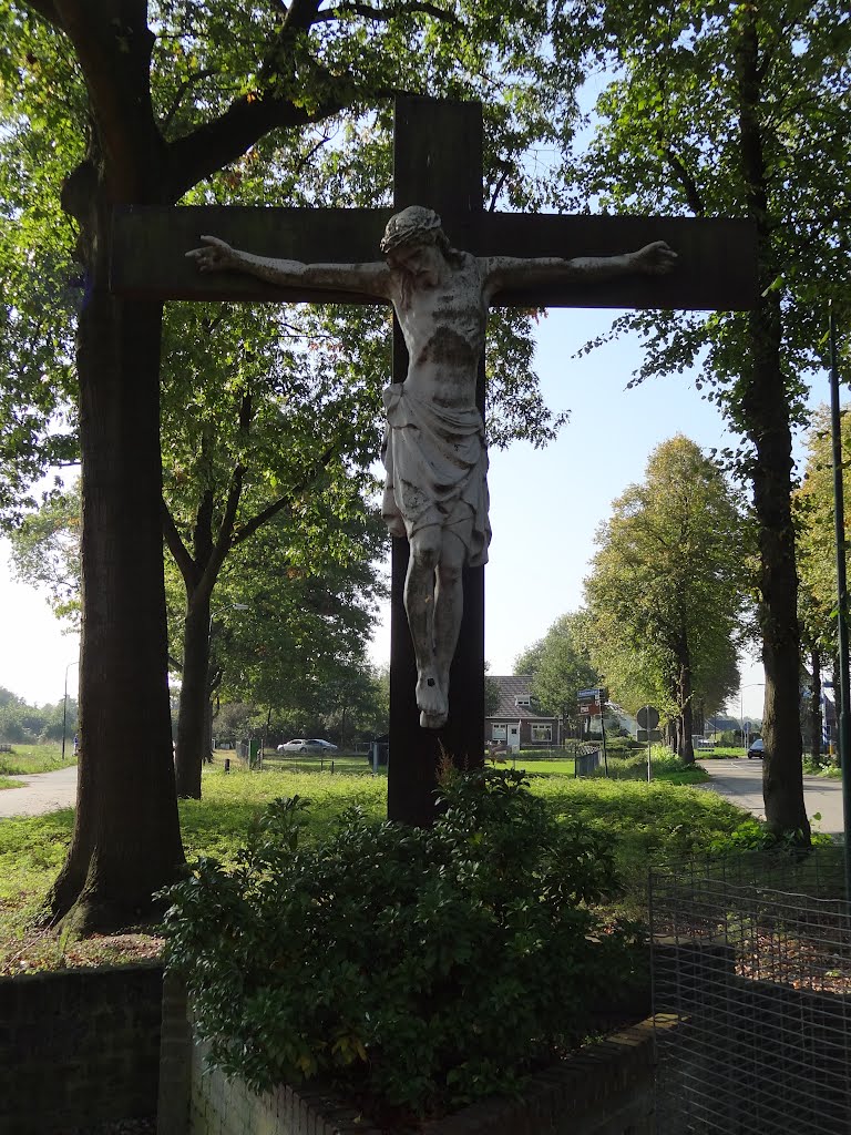 Crucifix at the Spoorstraat by Willem Nabuurs