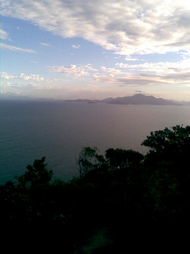 Vista do mirante (próximo a Praia da Tainha, Bombinhas SC) by Fernando Morauer