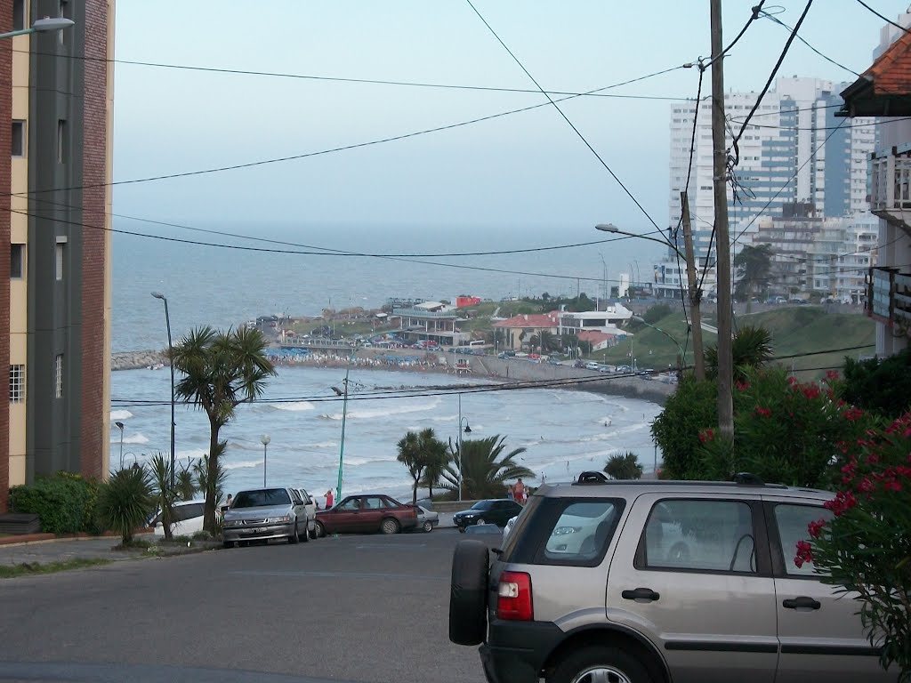 Playa Varese, vista desde calle Almirante Brown, Mar del Plata by Daniel Illuminati