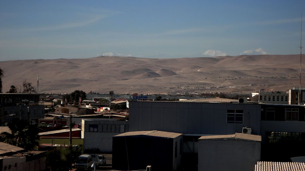 Volcanes desde la U de Tarapacá (Barroso, Chupiquiña y Tacora) by Marcelox360