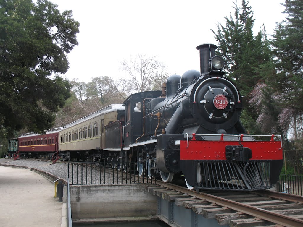 Museo Ferroviario, Santiago by Eugenio Aviles