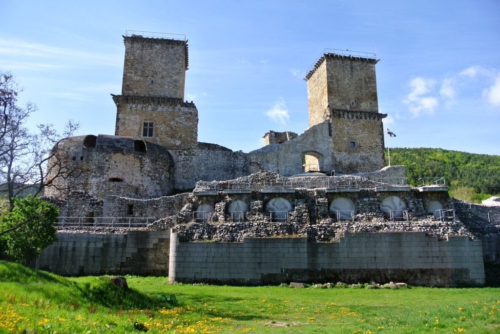 DIÓSGYŐRI VÁR -- CASTLE by Mojzer  László