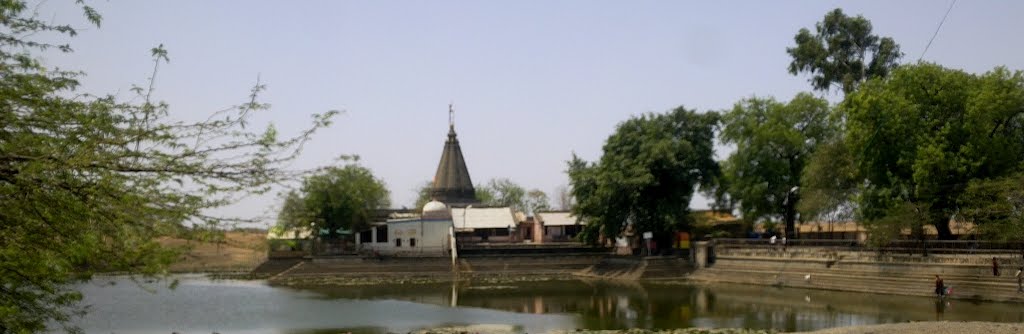 Ganpati Mandir, Padmalaya, Jalgaon, Maharashtra, India by Suresh Joshi by *Suresh Joshi*