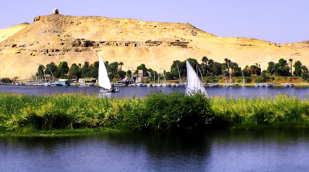 Nile near ASWAN and gravesmountain. by Feitse Boerwinkel