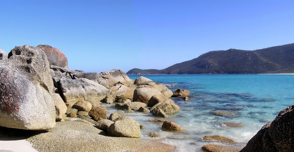 Litle waterloo bay north headland with rocks by Andrew Stobie