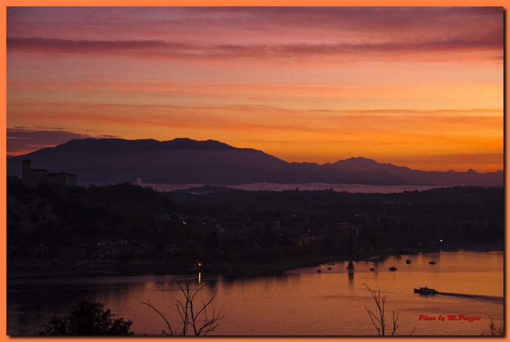 Alba sul lago by Maurizio Piazzai