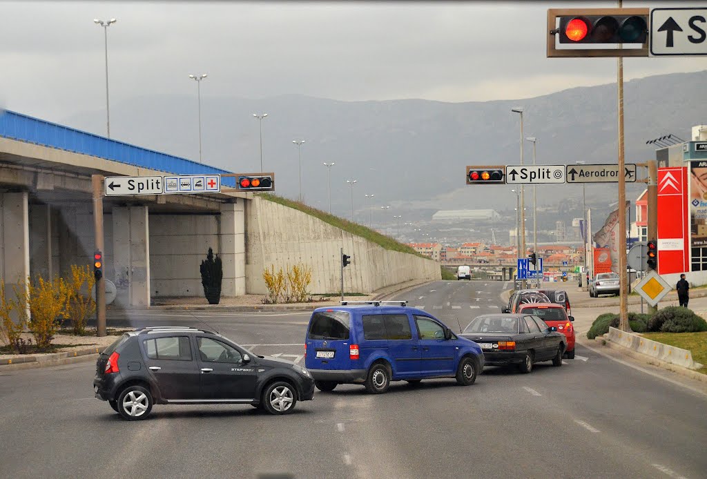 Break at Split, enroute to Zadar Croatia 往扎達爾途中 克羅地亞 by Cheuk