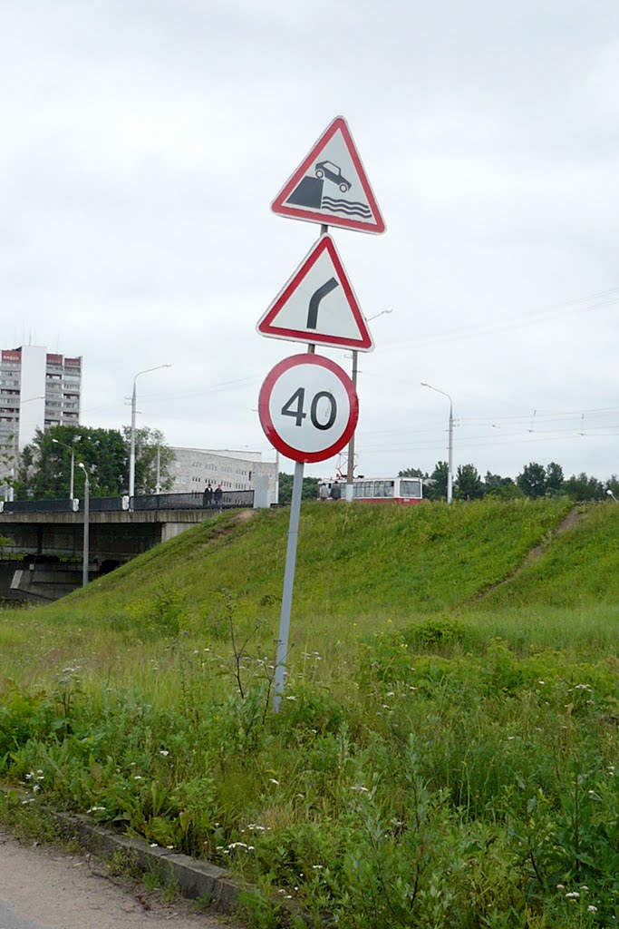 Threatening road sign / Witebsk / Belarus by cebtrade The Netherl…