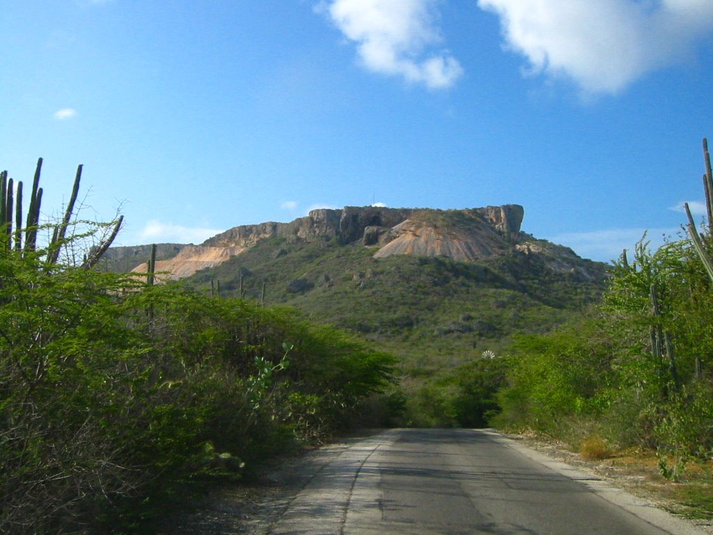 Op weg naar Barbara beach, Tafelberg, Curacao. by Feitse Boerwinkel