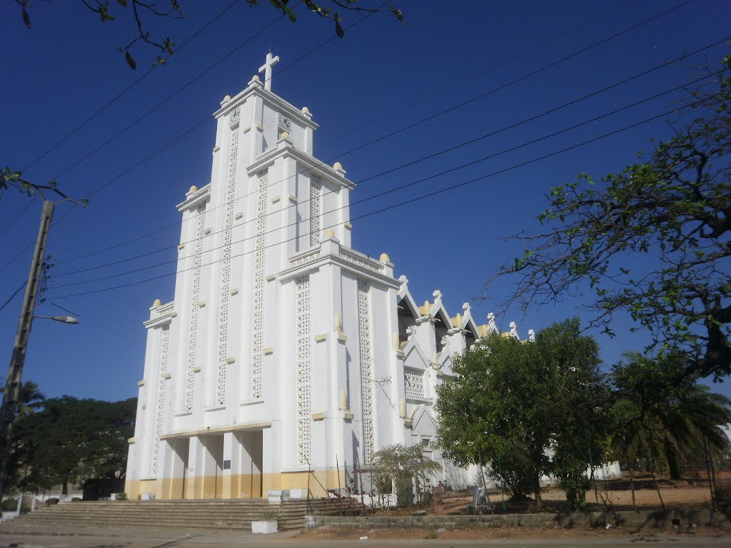 Cathedrale EKAR,Mahajanga by Solofoson