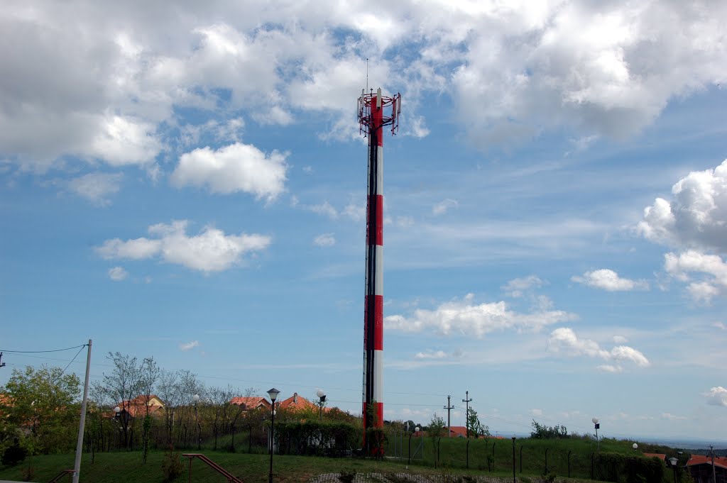 Antena mobilne telefonije na Lešću by Teča sa Dunava