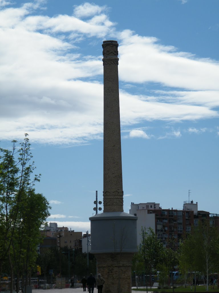 LA CHIMENEA DE RANILLAS (ANTIGUO LAVADERO DE LANAS MORON Y ANOS DE 1917) by JOSE LUIS OROÑEZ