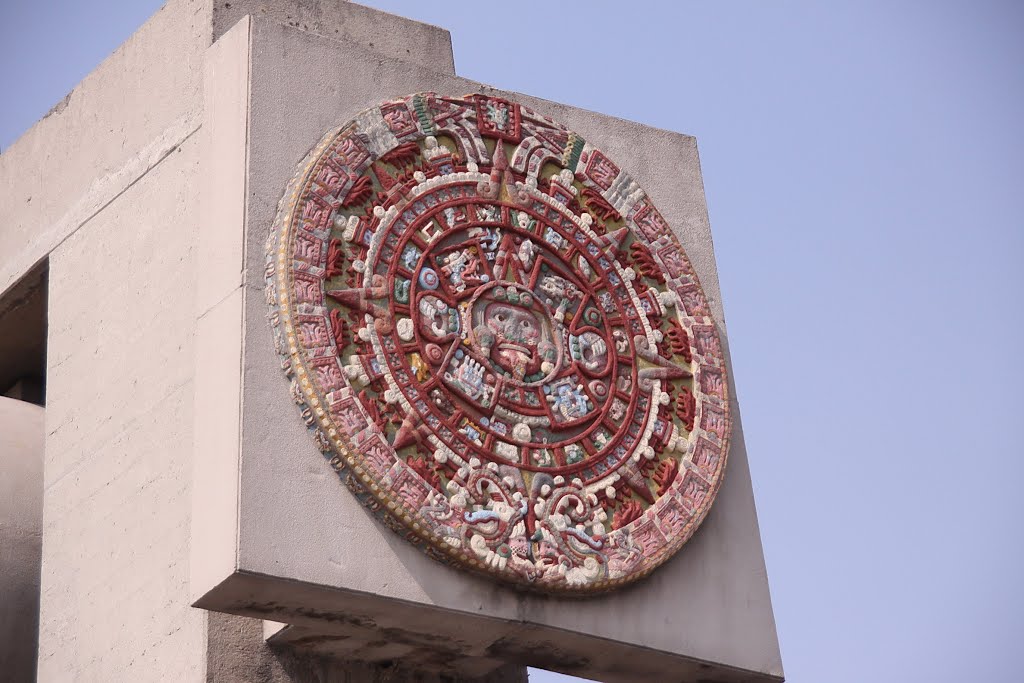 Calendario maya del campanario en Guadalupe by Alberto Azparren