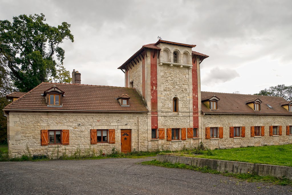 La ferme du Domaine de Villette by Berpiet