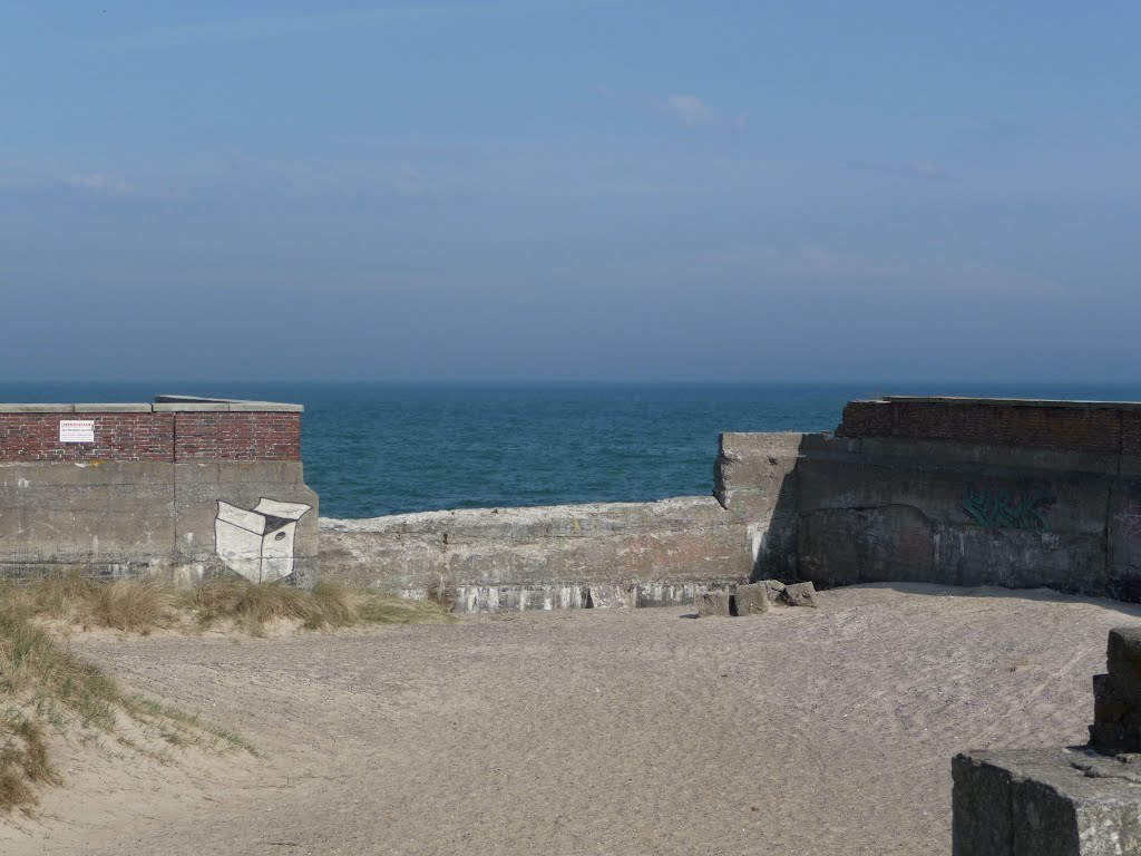 Prora ... Bauwerk der geplanten Seebrücke Süd by axi46535