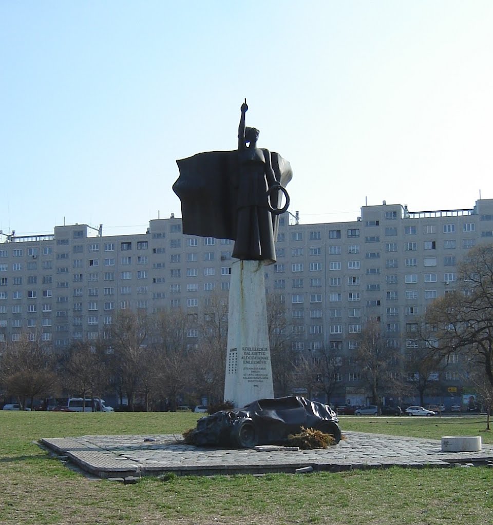 Memorial for victims of vehicular accidents by Morcimer