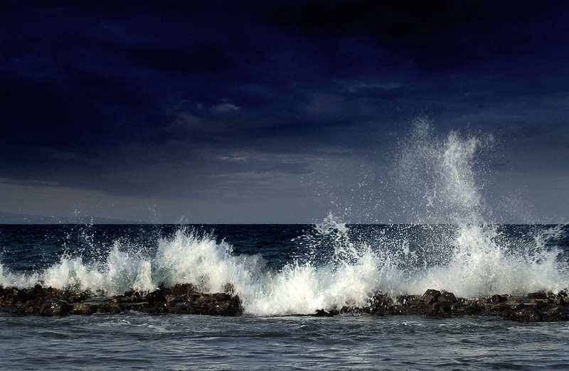 Big Wave by graphic_bg