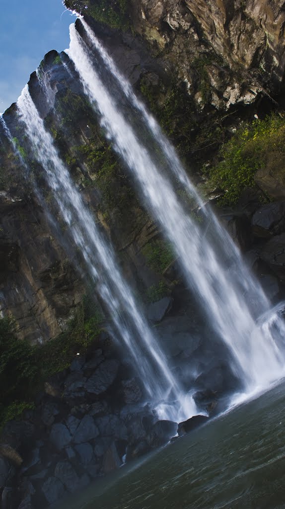 Jeongbang Waterfall by inomusay