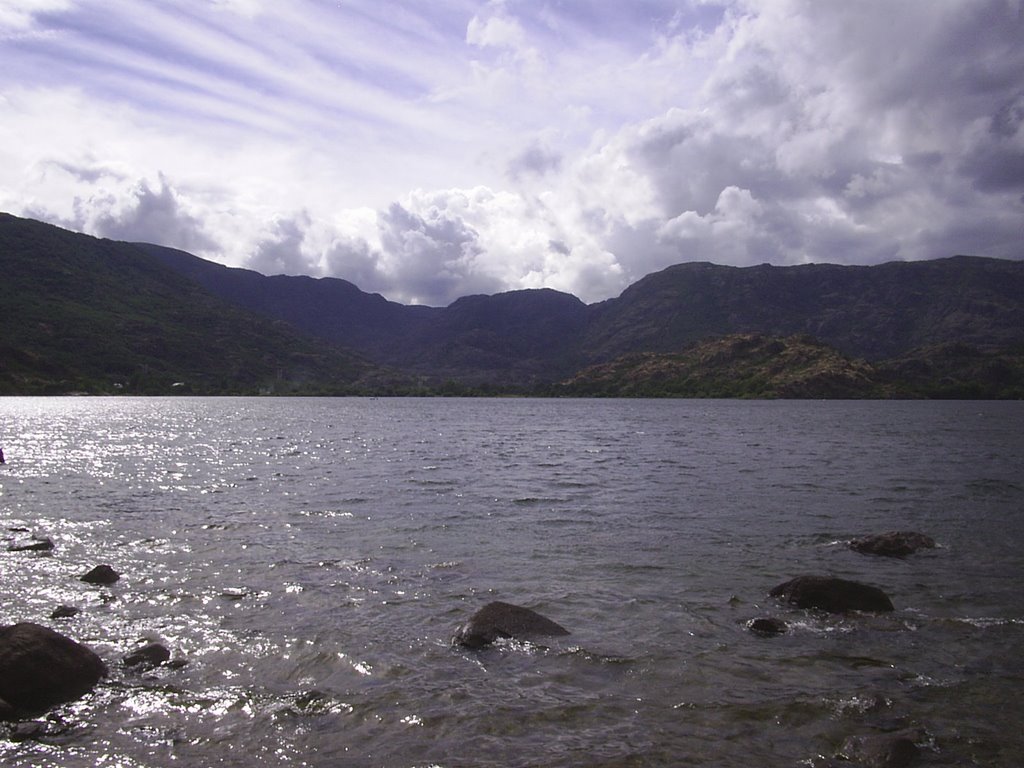 Lago de Sanabria by Kinderwebo